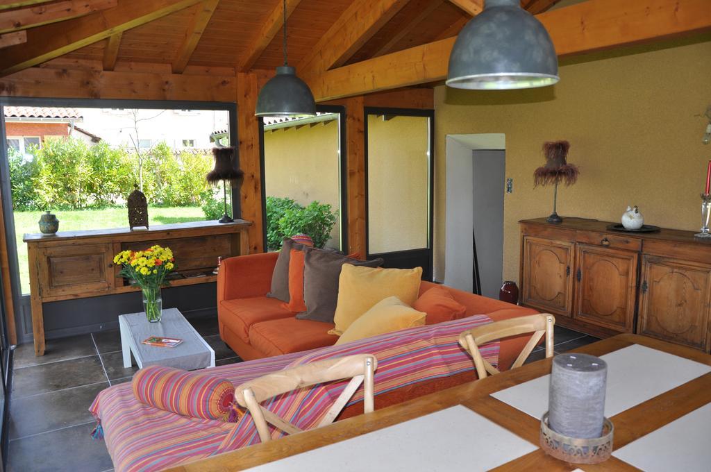 B&B La Cerisaie Francheleins Bagian luar foto