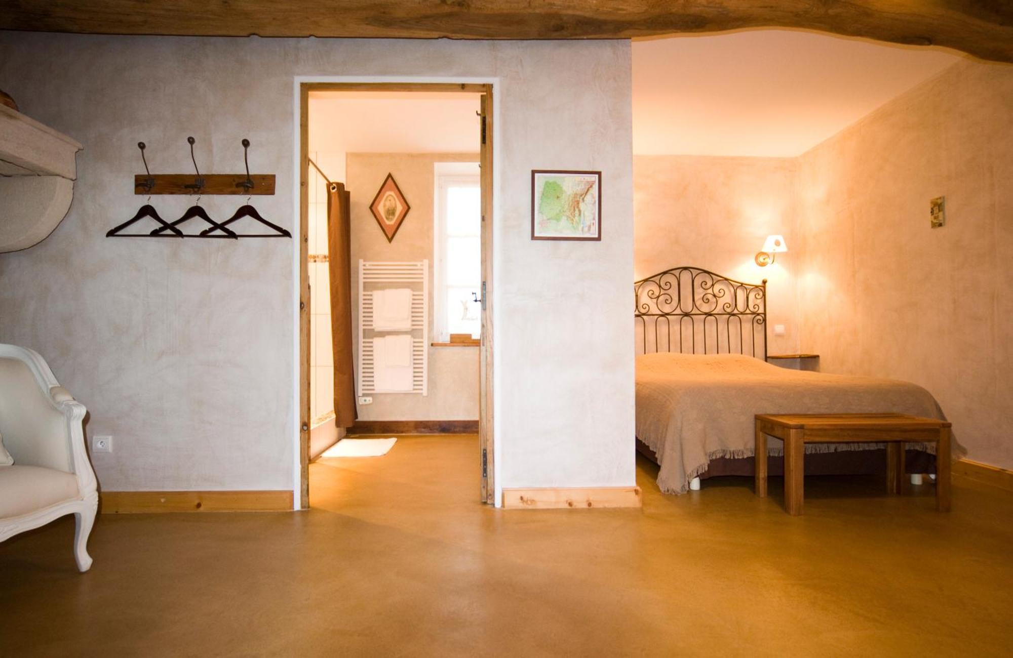 B&B La Cerisaie Francheleins Bagian luar foto