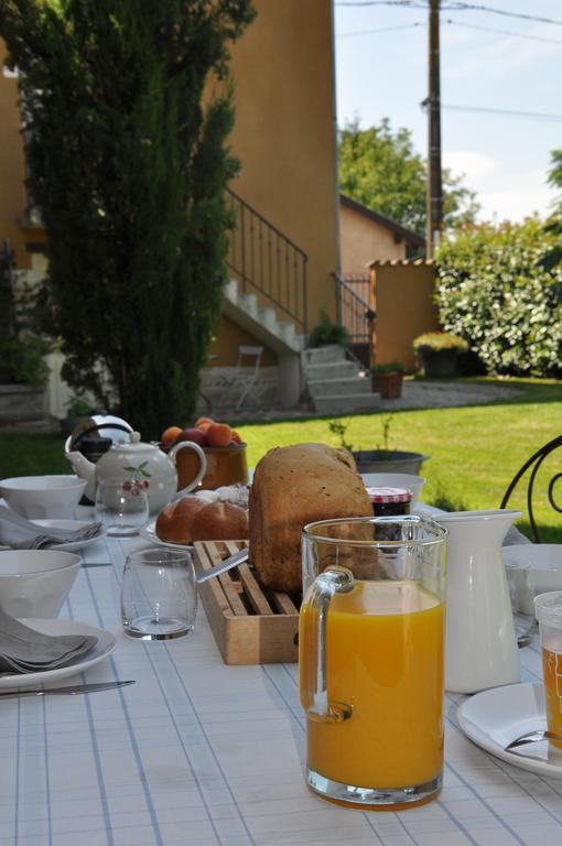 B&B La Cerisaie Francheleins Bagian luar foto